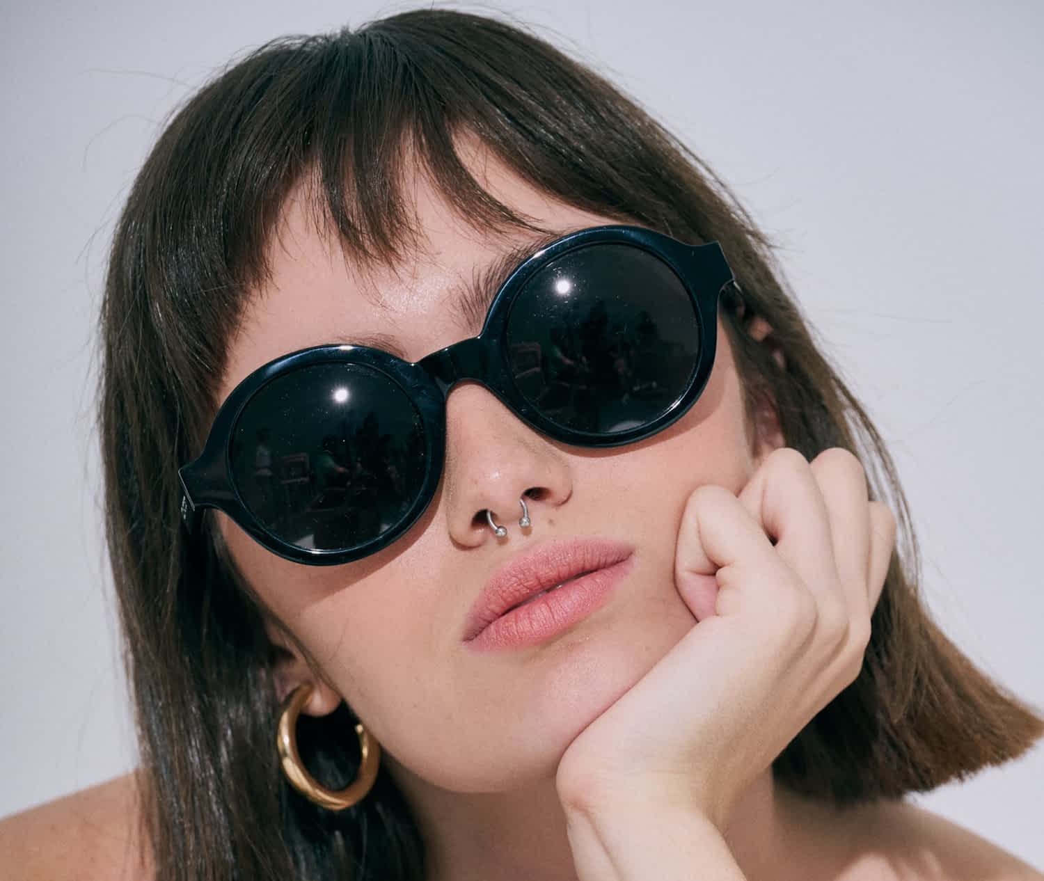 Model wearing Buenos Aires Sunglasses