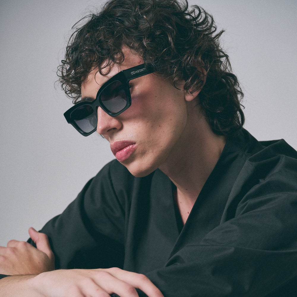 Francisco wearing Kenia Sunglasses